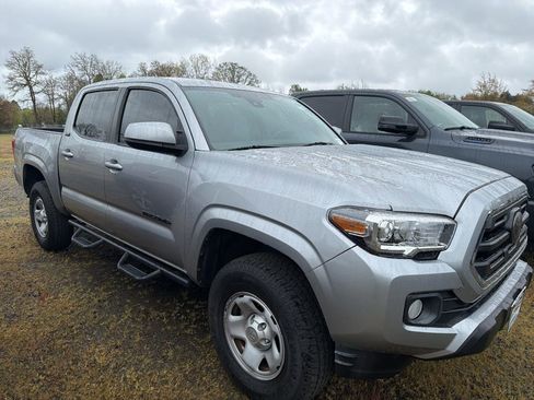 Used 2018 Toyota Tacoma SR5 image 3