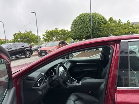 Used 2018 Toyota Camry XSE FWD image 33