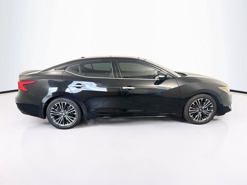 Used 2017 Nissan Maxima Platinum w/ Medallion Package FWD image 5
