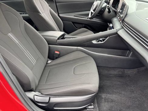 Used 2025 Hyundai Elantra Hybrid FWD image 11