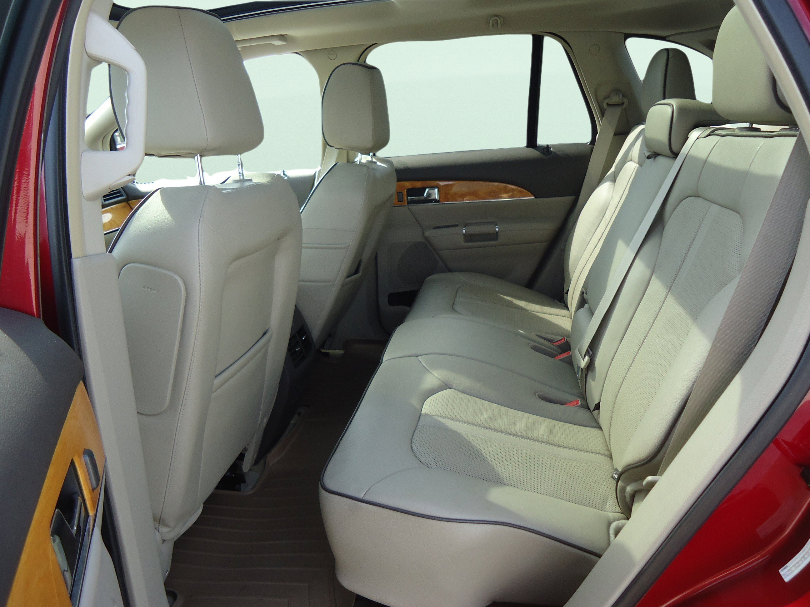 Used 2015 Lincoln MKX AWD w/ Equipment Group 102A image 29