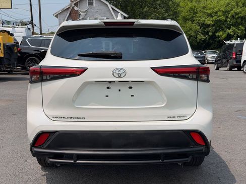 Used 2021 Toyota Highlander XLE AWD/4WD image 6