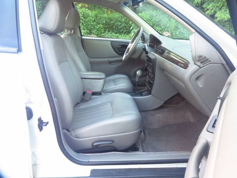 Used 2001 Chevrolet Malibu LS w/ Preferred Equipment Group 1 FWD image 17