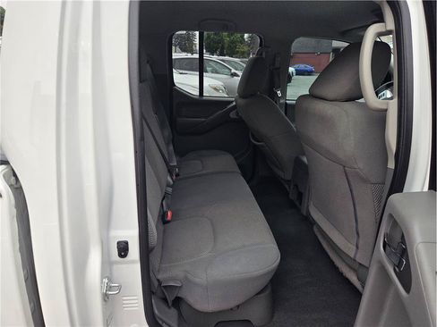 Used 2021 Nissan Frontier SV w/ Midnight Edition Floor Mats RWD image 27