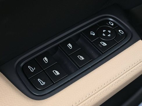 Certified 2026 Porsche Cayenne AWD/4WD image 18