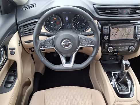 Certified 2018 Nissan Rogue SV w/ Premium Package AWD/4WD image 11