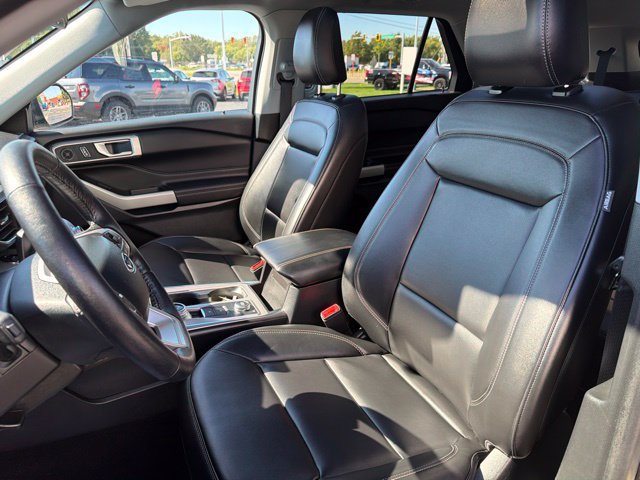 Used 2024 Ford Explorer XLT w/ Equipment Group 202A AWD/4WD image 19