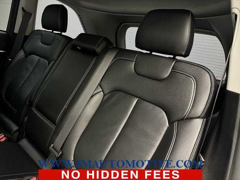 Used 2023 Jeep Grand Cherokee Limited w/ Black Appearance Package image 15