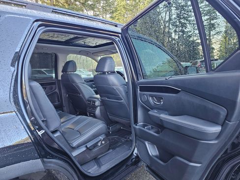 Used 2023 Honda Pilot Touring image 14
