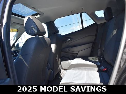 New 2025 Chevrolet Trax LT w/ Sunroof Package image 18