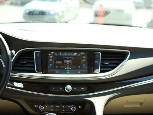Used 2018 Buick Enclave Essence FWD image 39
