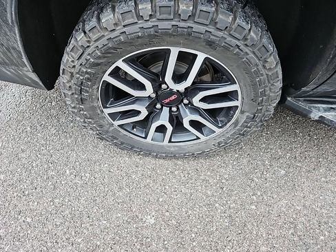 Used 2021 GMC Yukon AT4 w/ Technology Package image 11