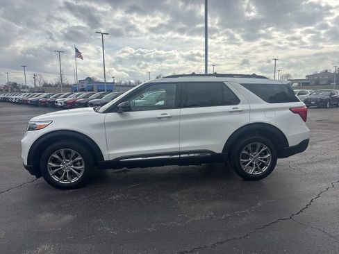 Used 2023 Ford Explorer XLT w/ Equipment Group 202A image 5