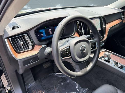 Certified 2024 Volvo XC60 B5 Plus w/ Protection Package Premier AWD/4WD image 4