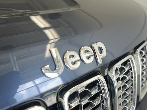 Used 2020 Jeep Grand Cherokee Overland AWD/4WD image 19