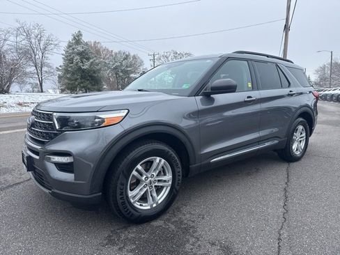 Certified 2022 Ford Explorer XLT w/ Equipment Group 202A image 7