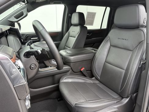 Used 2025 GMC Yukon XL Denali AWD/4WD image 11