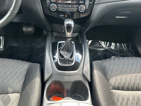 Used 2017 Nissan Rogue SV AWD/4WD image 27