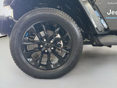 Used 2023 Jeep Wrangler Unlimited Sahara w/ Cold Weather Group AWD/4WD image 34