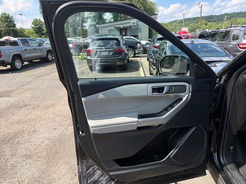 Used 2023 Ford Explorer XLT w/ Equipment Group 202A AWD/4WD image 17