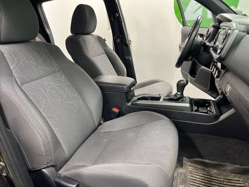 Used 2017 Toyota Tacoma TRD Off-Road w/ Tow Package (A/T) AWD/4WD image 18