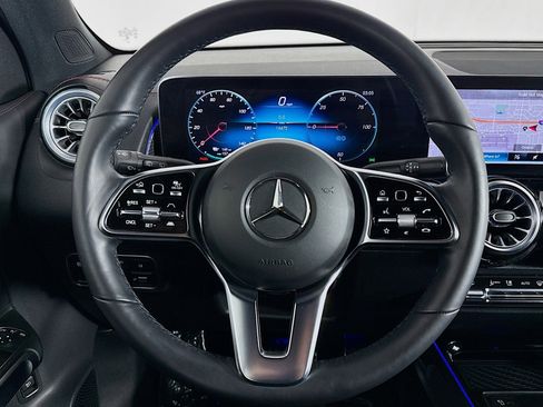 Used 2023 Mercedes-Benz EQB 300 4MATIC image 19