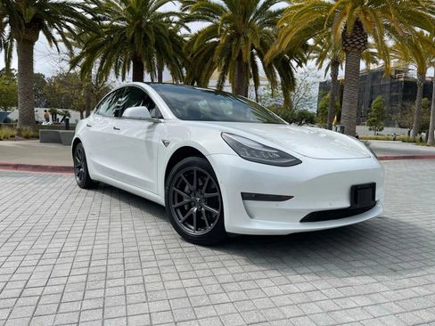 Used 2020 Tesla Model 3 Standard Range Plus RWD image 2
