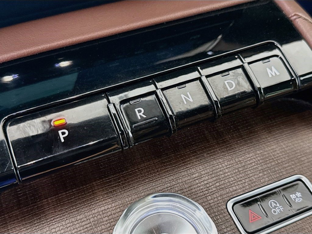 Used 2025 Lincoln Navigator Reserve AWD/4WD image 19