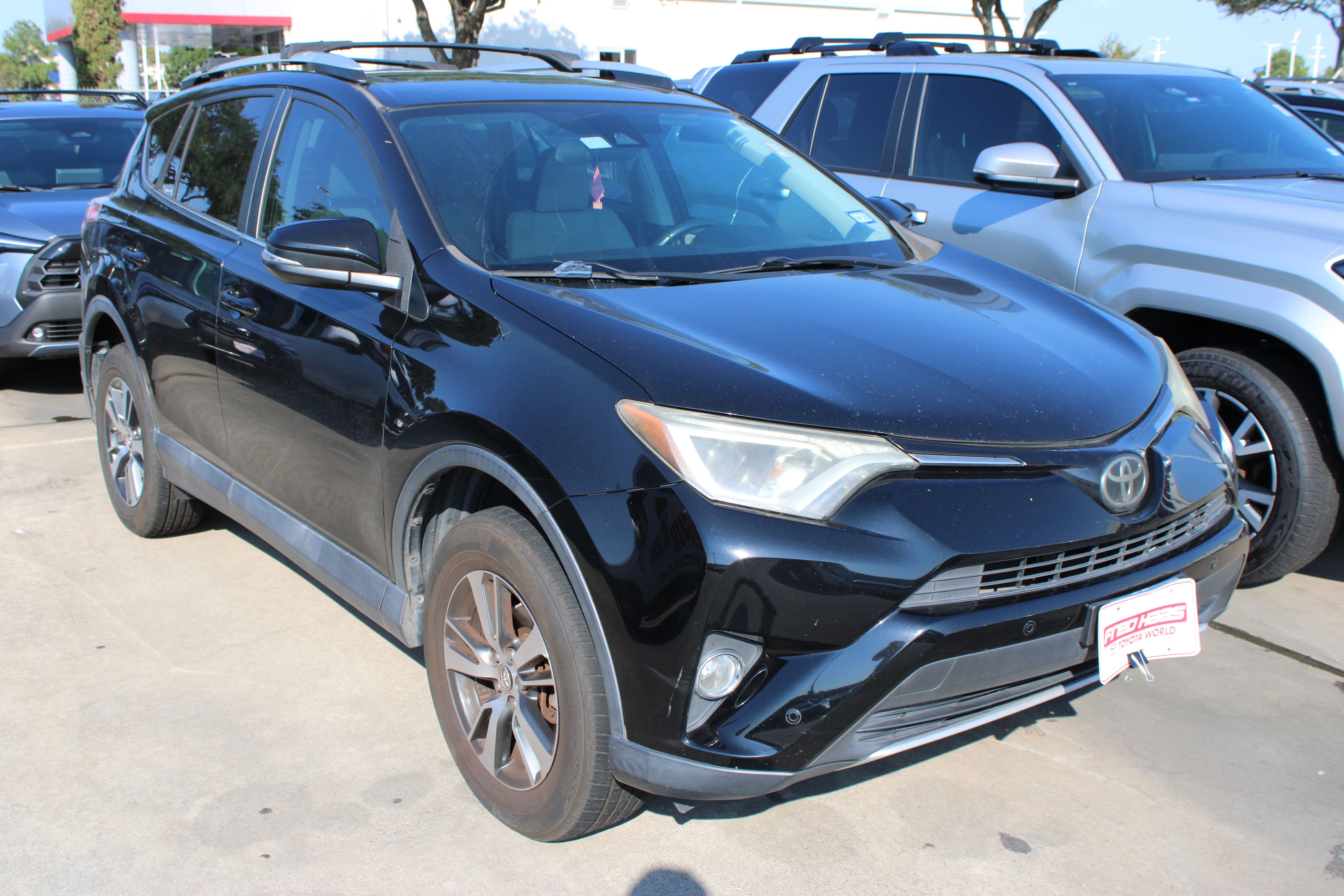 Used 2016 Toyota RAV4 XLE w/ Convenience Package FWD image 2