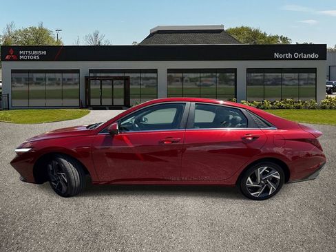 Used 2025 Hyundai Elantra SEL FWD image 2