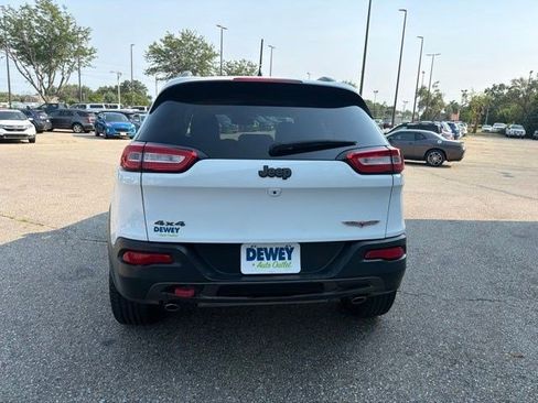 Used 2016 Jeep Cherokee Trailhawk AWD/4WD image 4