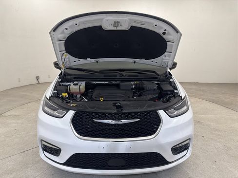 Used 2025 Chrysler Pacifica Select FWD image 18