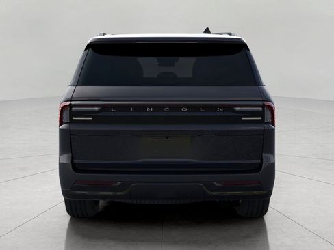 New 2026 Lincoln Navigator Reserve w/ Jet Appearance Package AWD/4WD image 5