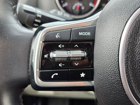 Used 2024 Kia Carnival LX image 21