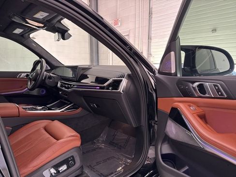 Used 2024 BMW X7 M60i w/ Executive Package image 55