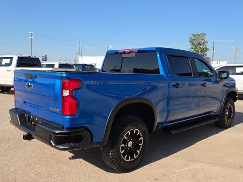Used 2023 Chevrolet Silverado 1500 ZR2 w/ Technology Package AWD/4WD image 4