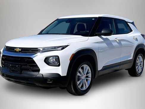 Used 2022 Chevrolet TrailBlazer LS image 2