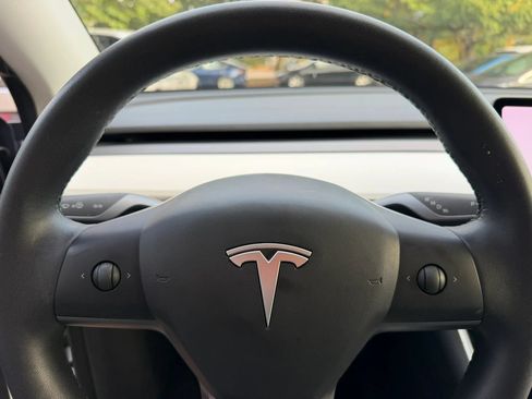 Used 2021 Tesla Model Y Long Range AWD/4WD image 23