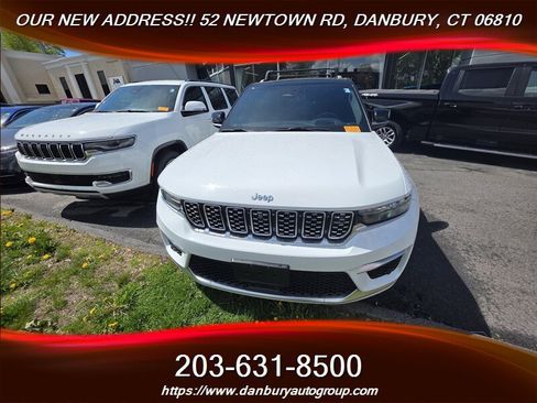 Used 2023 Jeep Grand Cherokee Summit w/ Advanced Protech Group IV AWD/4WD image 2