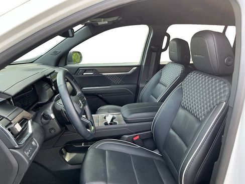 Used 2025 GMC Acadia Denali FWD image 9