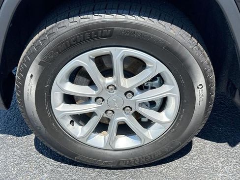 Used 2021 Jeep Grand Cherokee Laredo X AWD/4WD image 33