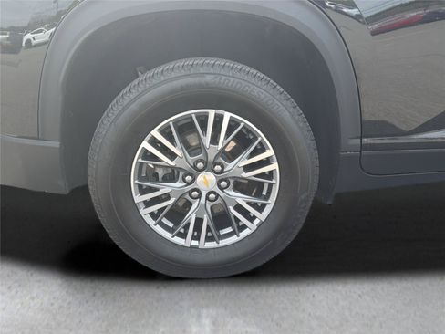 Used 2025 Chevrolet Traverse LT AWD/4WD image 41