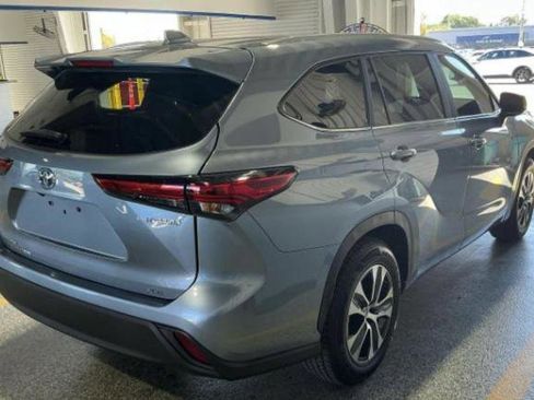 Used 2023 Toyota Highlander XLE image 4