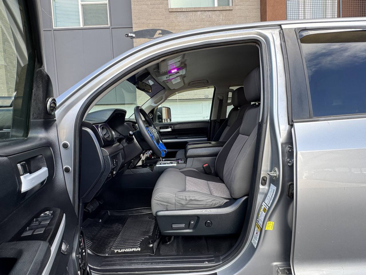 Used 2017 Toyota Tundra SR5 w/ SR5 Upgrade Package AWD/4WD image 13