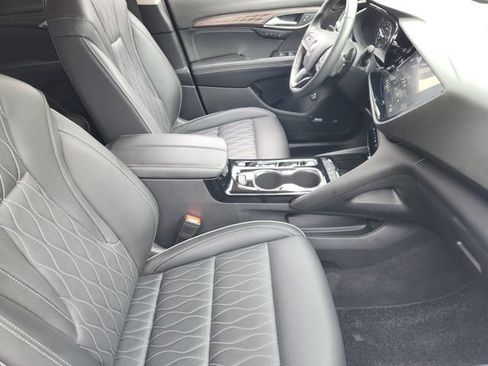 Used 2022 Buick Envision Avenir w/ Safety Package FWD image 19