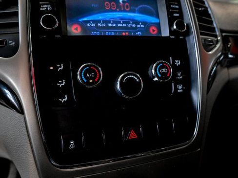 Used 2012 Jeep Grand Cherokee Laredo w/ Laredo E Group AWD/4WD image 32