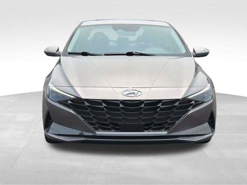 Used 2023 Hyundai Elantra Limited w/ Cargo Package FWD image 2