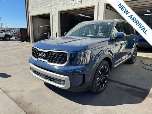 Used 2025 Kia Telluride SX w/ SX Captain's Chair Package image 3