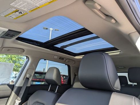 New 2026 Nissan Pathfinder Platinum FWD image 14