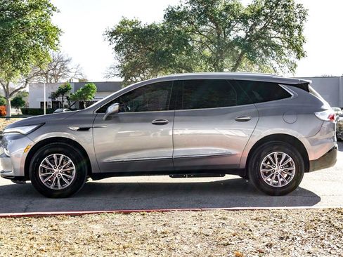 Used 2024 Buick Enclave Premium image 8